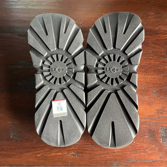 UGG Sunskip Slide Sandal - Picture 7 of 8